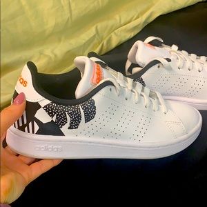 White adidas👌🏼👟